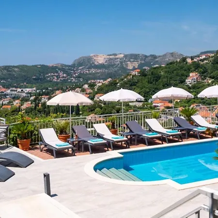 Laura ヴィラ ムリニ