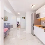 Laura Villa *